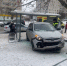 В Чебоксарах автомобиль врезался в остановку, чтобы избежать наезда на пешехода - Знамя Труда